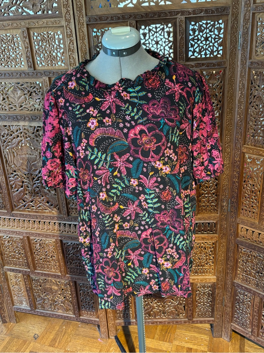 Black Floral Short-Sleeve Blouse with floral print and embroidery